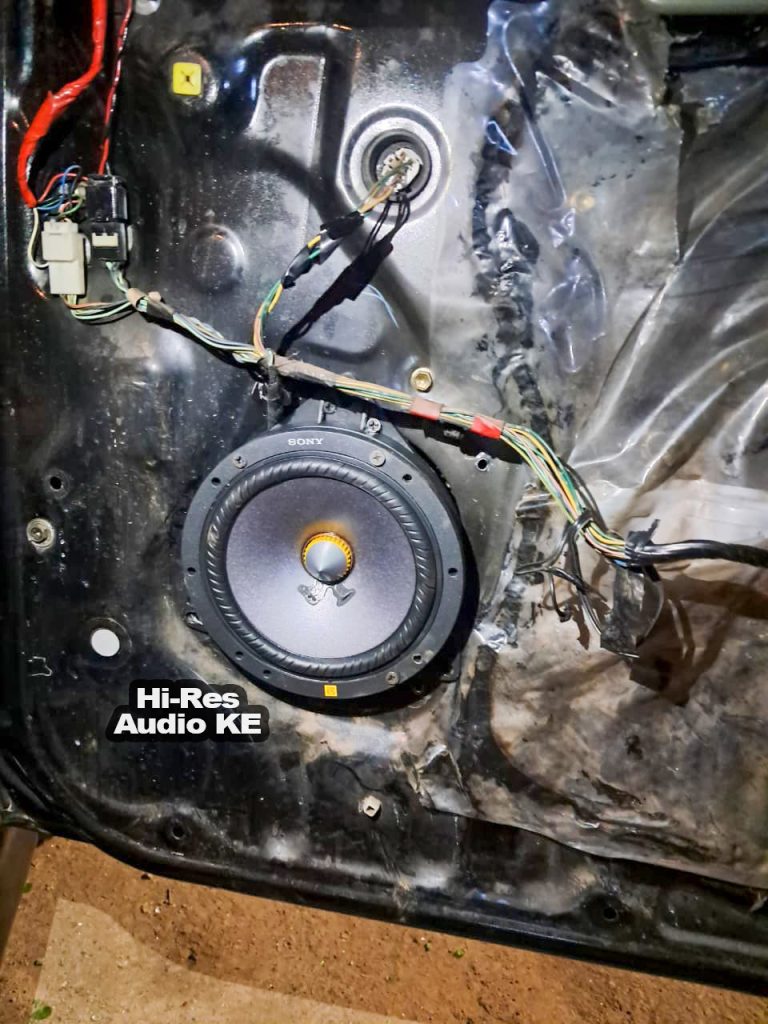 Sony XS-162ES speakers for Toyota Vista